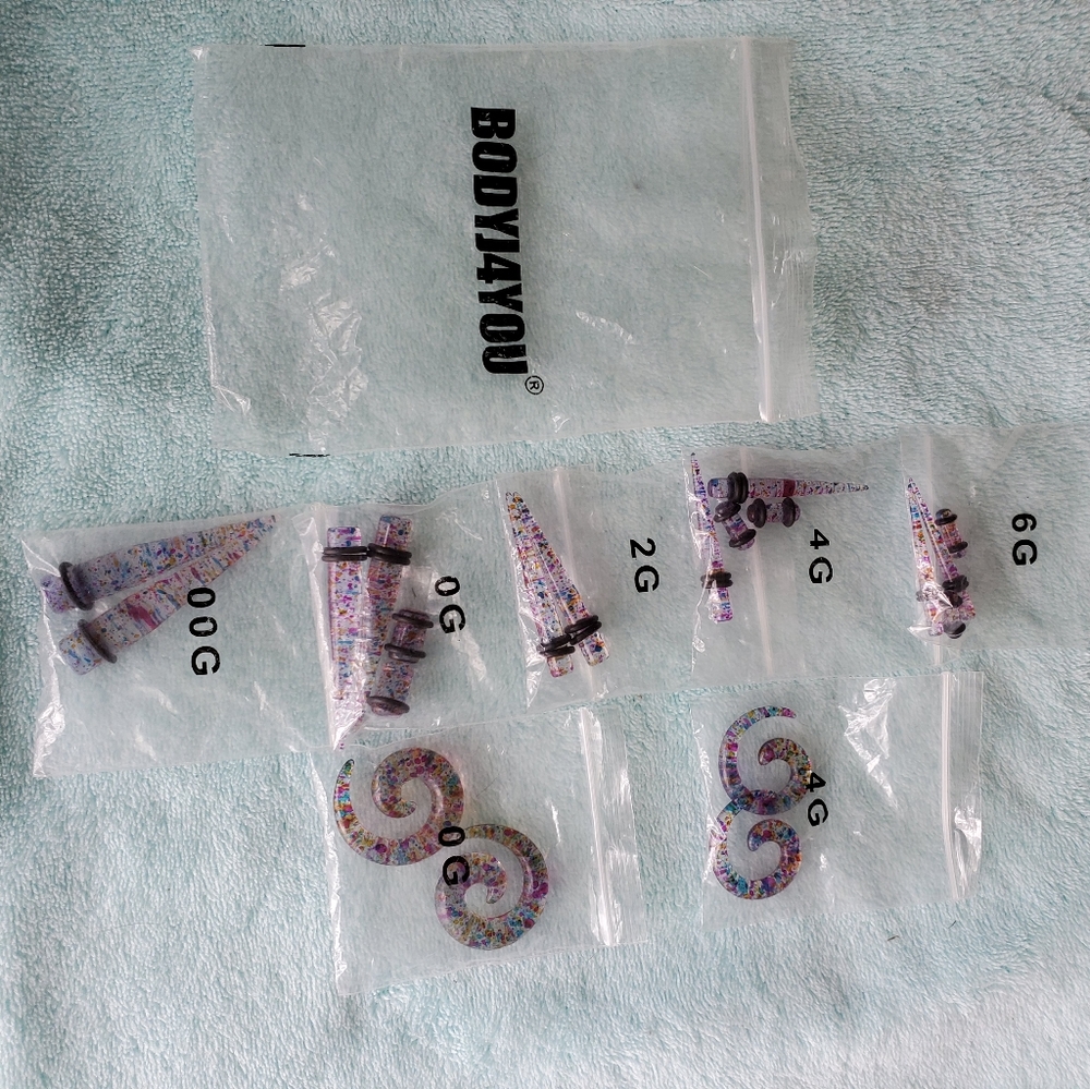 Ear-gauging taper set